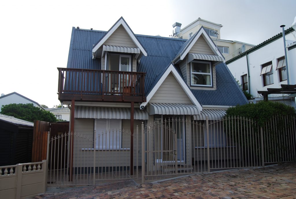 3. Cape Penguin Cottage